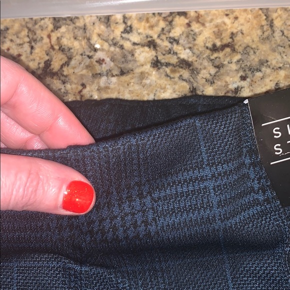 ***NWT*** Stretchy Houndstooth Pants - Picture 2 of 8